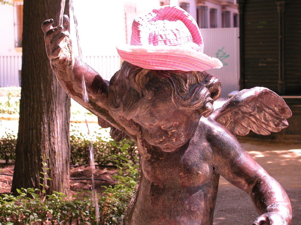 Fountain with Grace's hat on