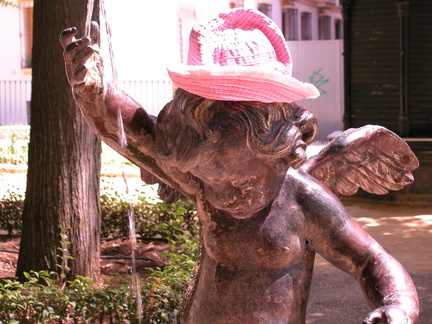 Fountain with Grace's hat on