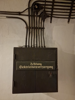 Achtung Elektrizitatsversorgung