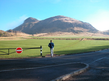 Me[alex] in front of Arthurs Seat